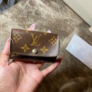 Authentic Louis Vuitton 6 Ring Key Holder